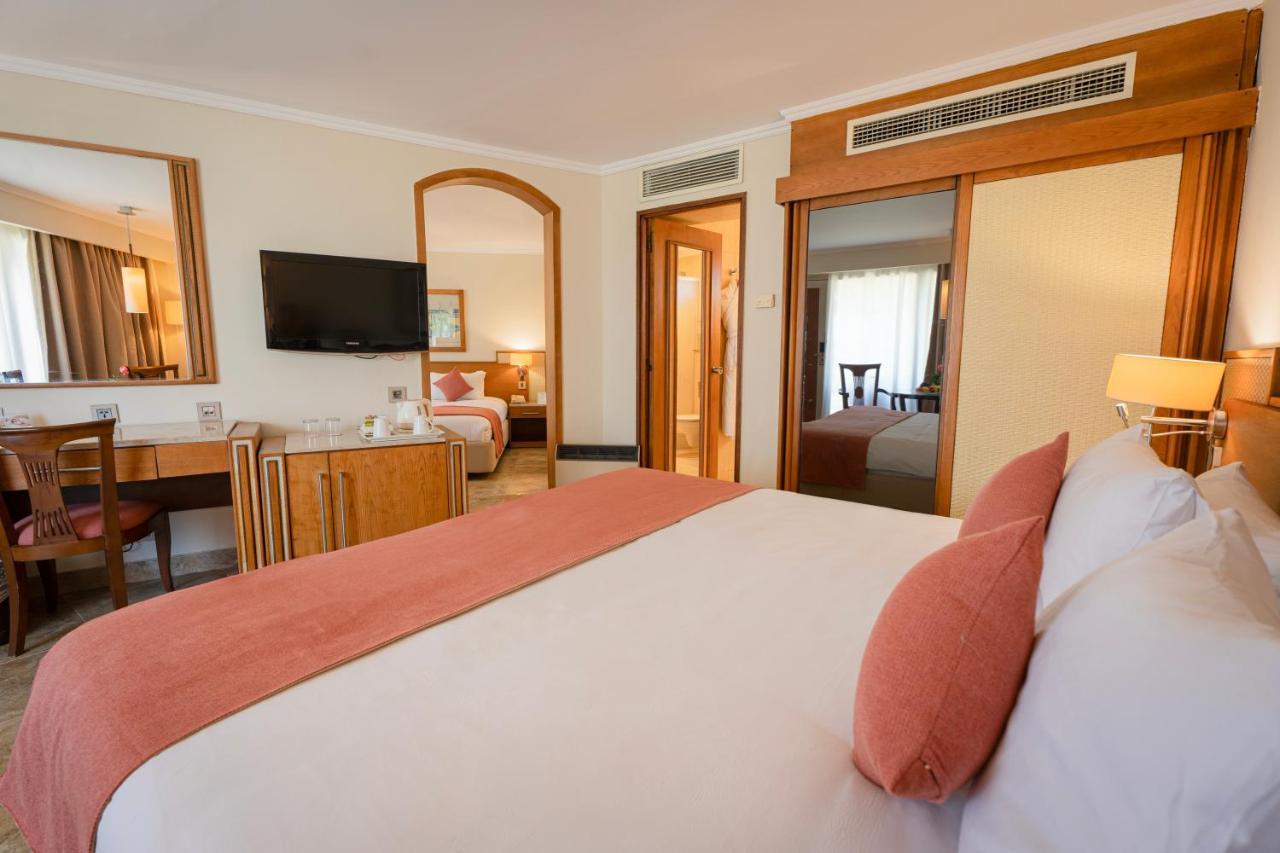 Jolie Ville Hotel & Spa Kings Island Луксор Экстерьер фото A suite at the Hilton London Heathrow