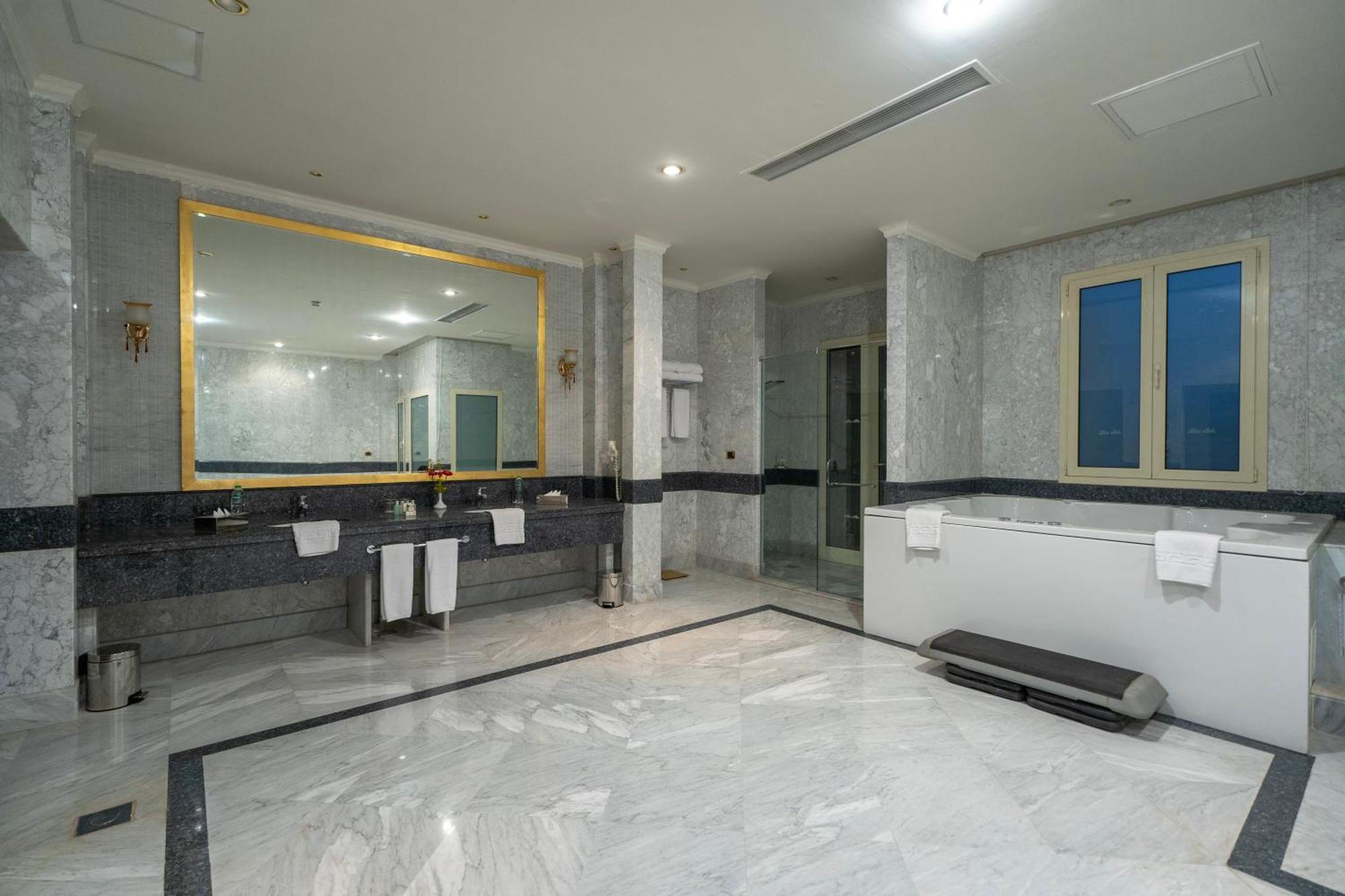 Jolie Ville Hotel & Spa Kings Island Луксор Экстерьер фото Bathroom