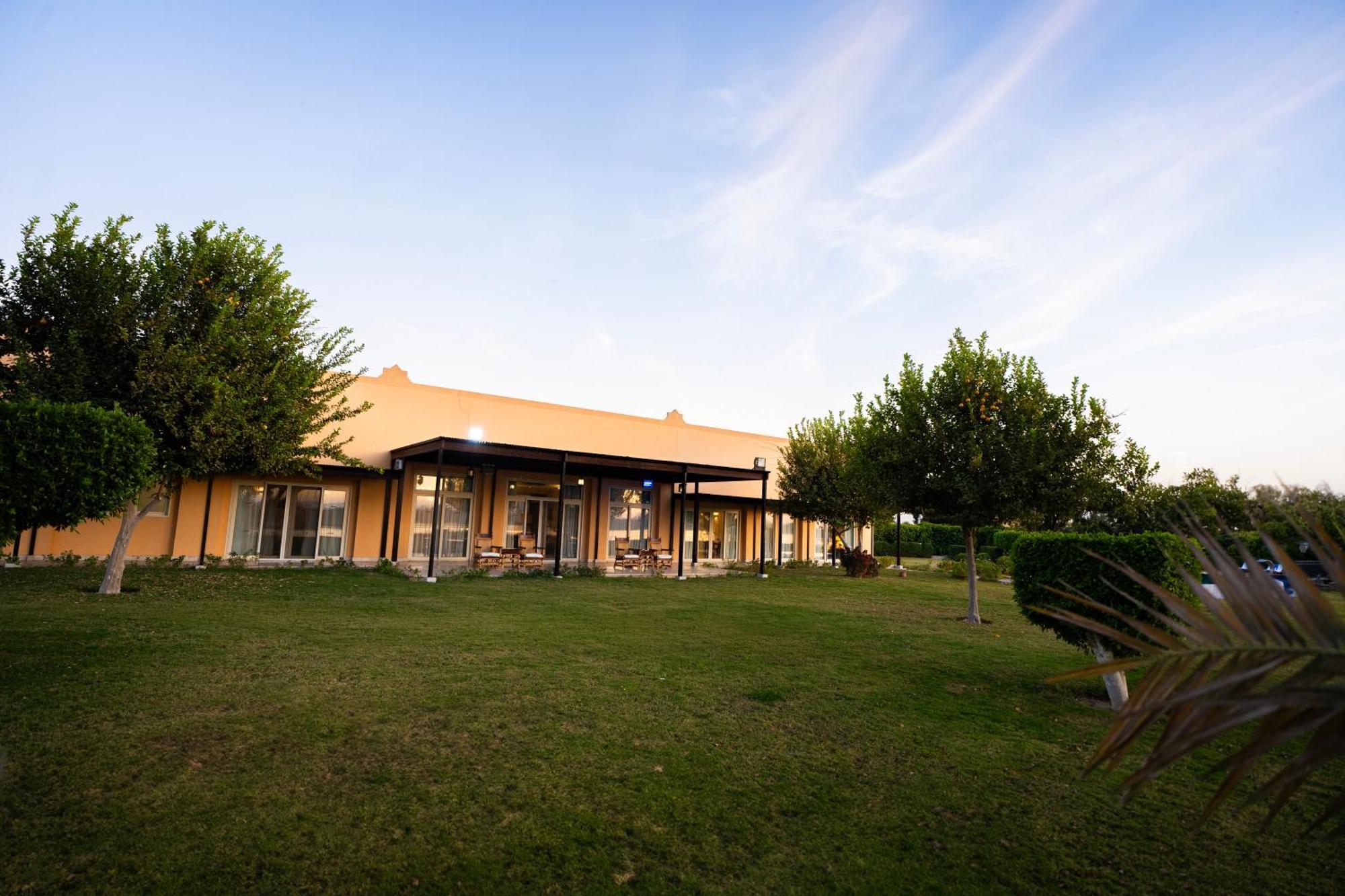 Jolie Ville Hotel & Spa Kings Island Луксор Экстерьер фото The clubhouse at the club's headquarters in the village of Kfar Saba