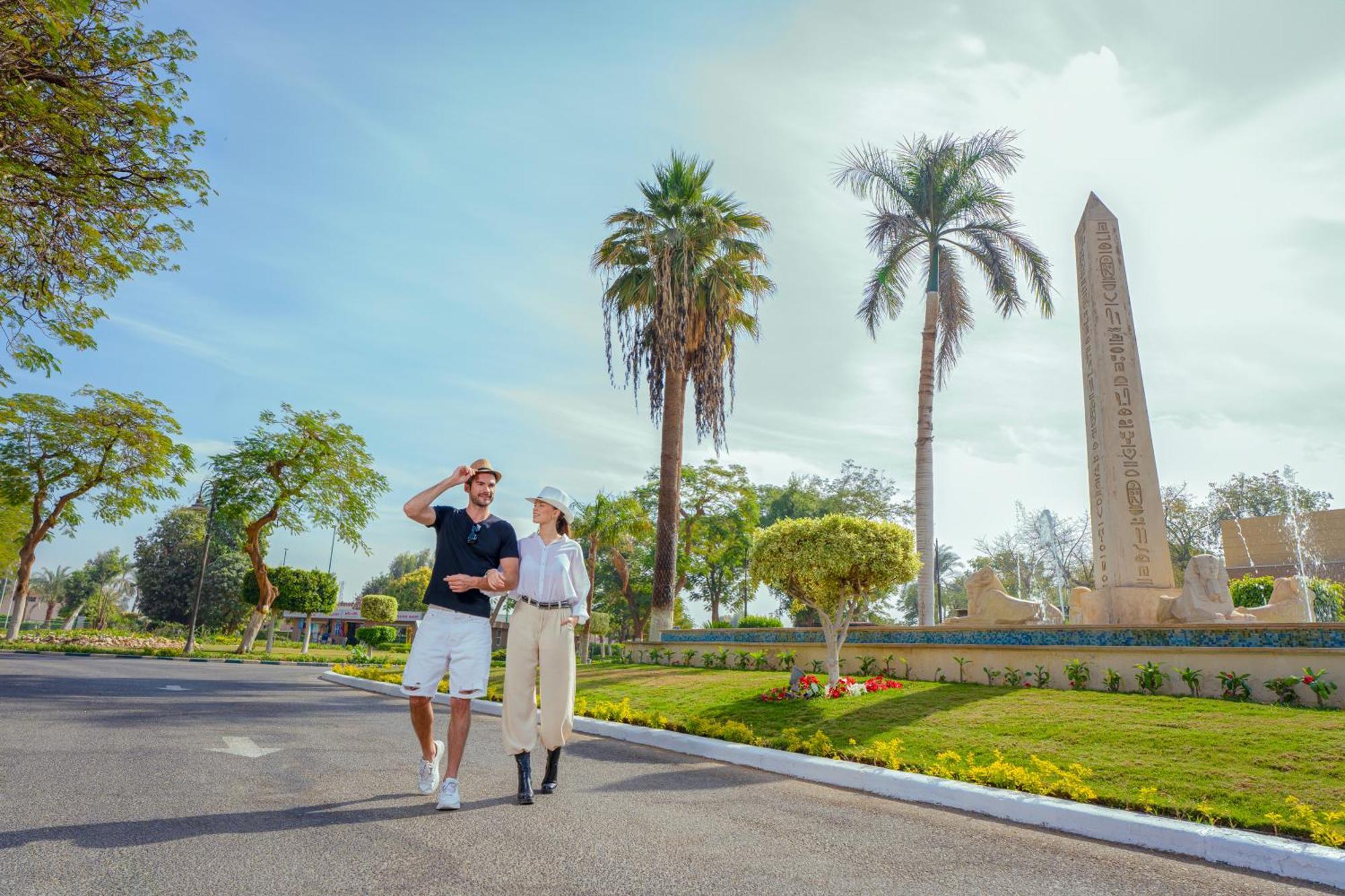 Jolie Ville Hotel & Spa Kings Island Луксор Экстерьер фото Obelisks of the Royal Guard