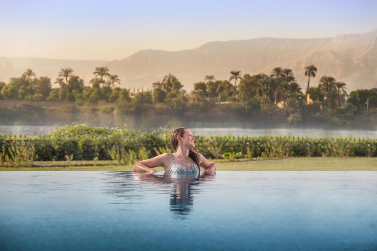 Jolie Ville Hotel & Spa Kings Island Луксор Экстерьер фото A woman bathing in the Nile River